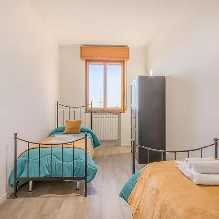 The Purple House Between And The Ferrari Museum * مودينا