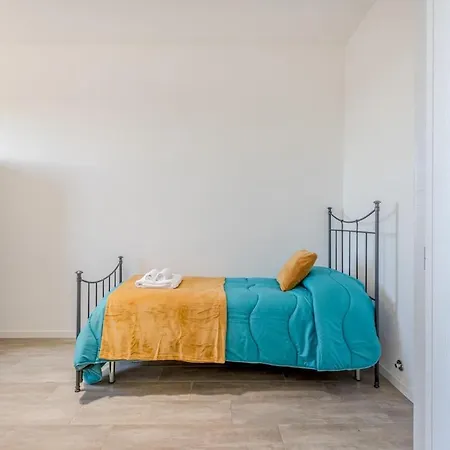 The Purple House Between And The Ferrari Museum アパート