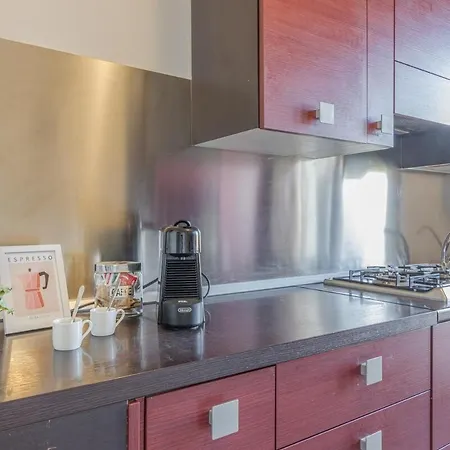 The Purple House Between And The Ferrari Museum アパート モデナ