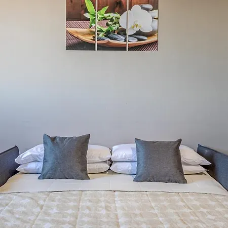 The Purple House Between And The Ferrari Museum アパート *