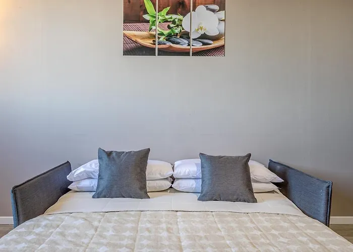 The Purple House Between And The Ferrari Museum Appartement *